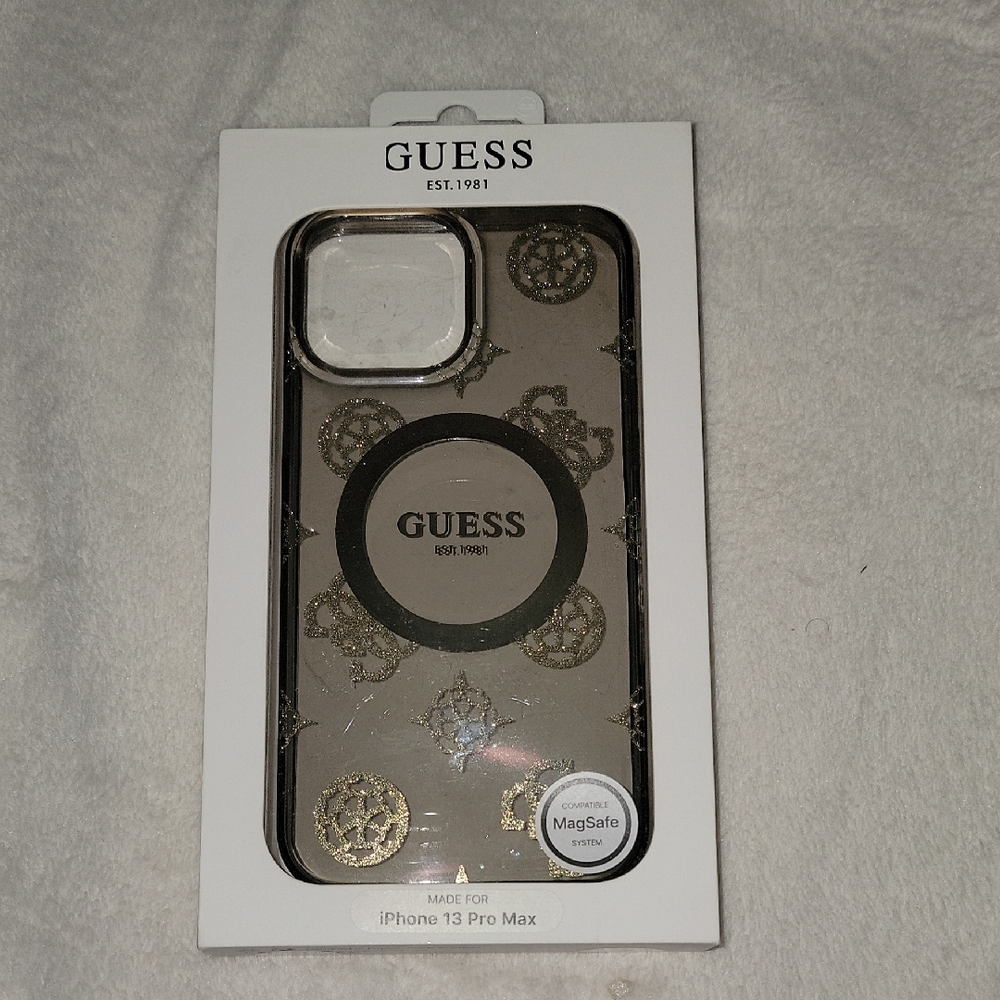 Guess Gold Patterned iPhone 13 Pro Max Case